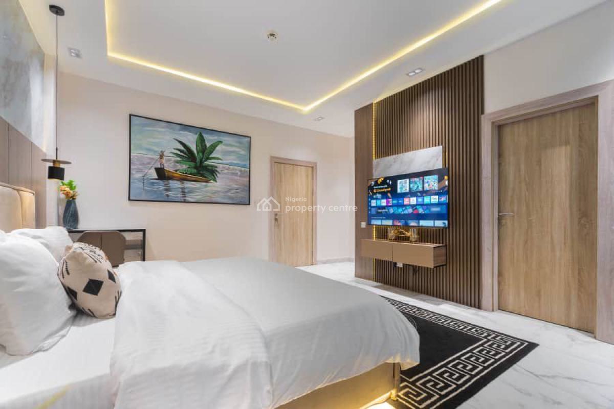 Self Compound 4-bedroom with Ps5 and Bathtub with 24hrs Light, Lekki Phase 1, Lekki, Lagos, Flat / Apartment Short Let