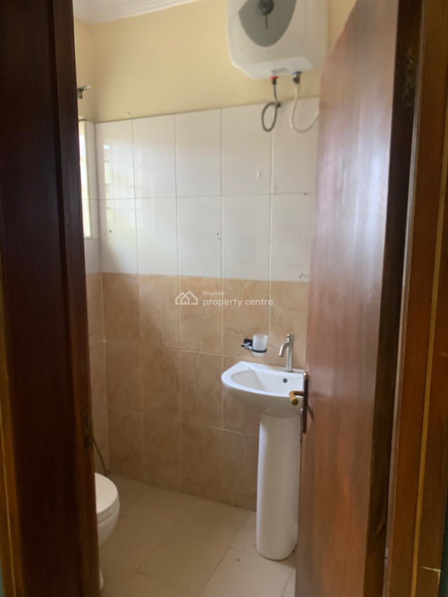 Well Maintained and Massive 3bed Room Duplex, Maple Court , Orchid Road Lekki, Lekki Expressway, Lekki, Lagos, Terraced Duplex for Rent