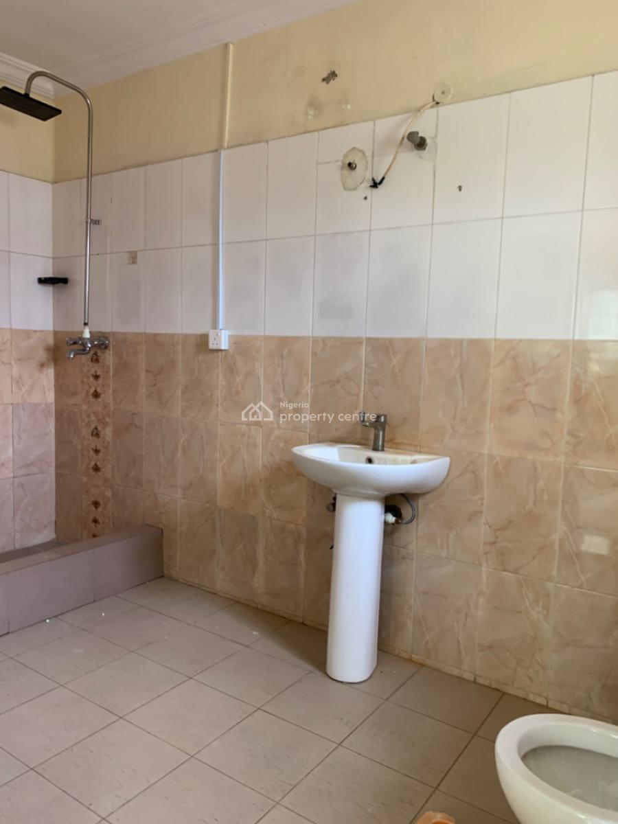 Well Maintained and Massive 3bed Room Duplex, Maple Court , Orchid Road Lekki, Lekki Expressway, Lekki, Lagos, Terraced Duplex for Rent