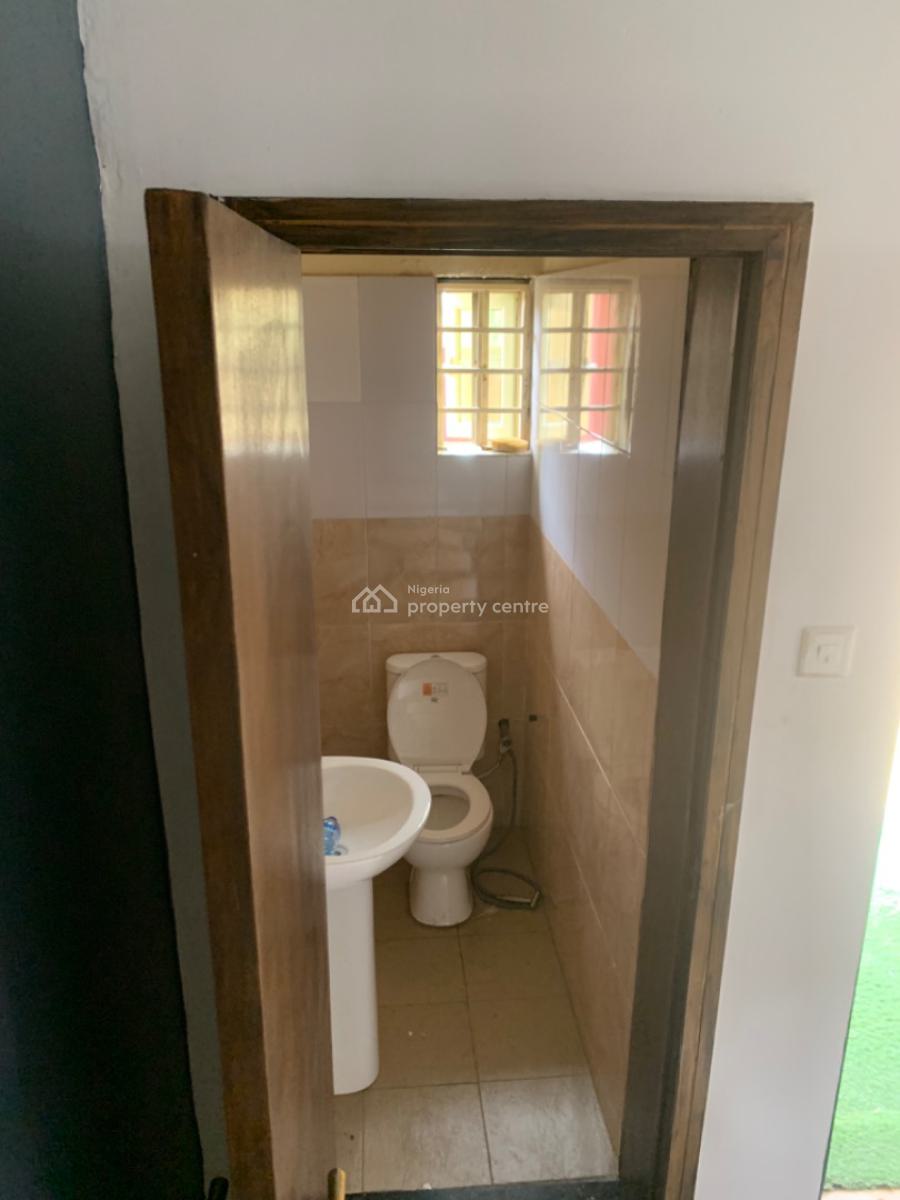 Well Maintained and Massive 3bed Room Duplex, Maple Court , Orchid Road Lekki, Lekki Expressway, Lekki, Lagos, Terraced Duplex for Rent