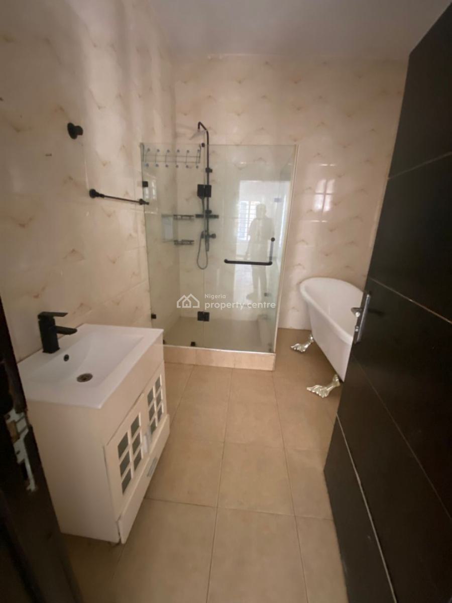 Spacious Master Bedroom in a Shared Apartment, Osapa London Lekki Lagos, Osapa, Lekki, Lagos, Flat / Apartment for Rent