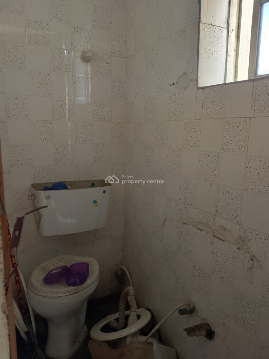2 Bedroom Apartment Upstairs, Ologolo Lekki, Lekki, Lagos, Flat / Apartment for Rent