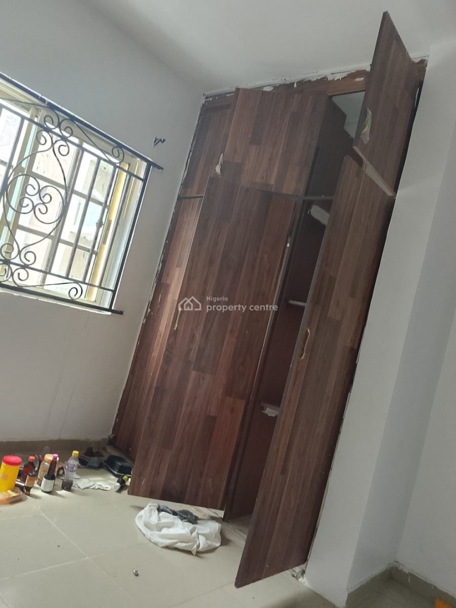 2 Bedroom Apartment Upstairs, Ologolo Lekki, Lekki, Lagos, Flat / Apartment for Rent