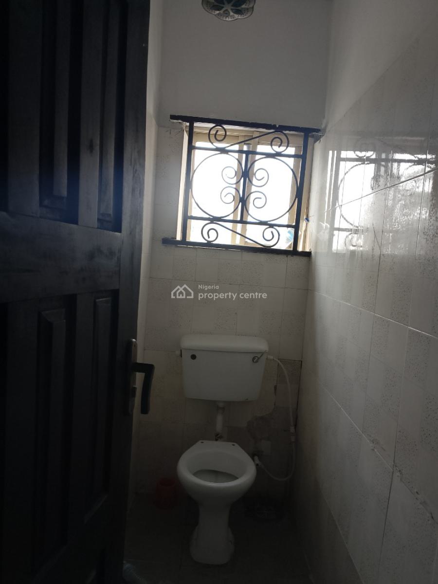 2 Bedroom Apartment Upstairs, Ologolo Lekki, Lekki, Lagos, Flat / Apartment for Rent