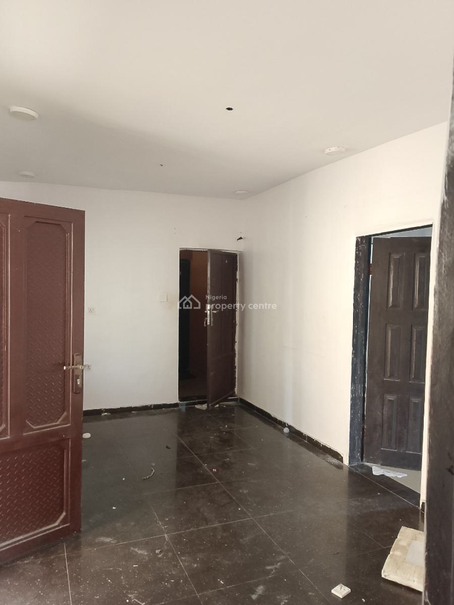 2 Bedroom Apartment Upstairs, Ologolo Lekki, Lekki, Lagos, Flat / Apartment for Rent