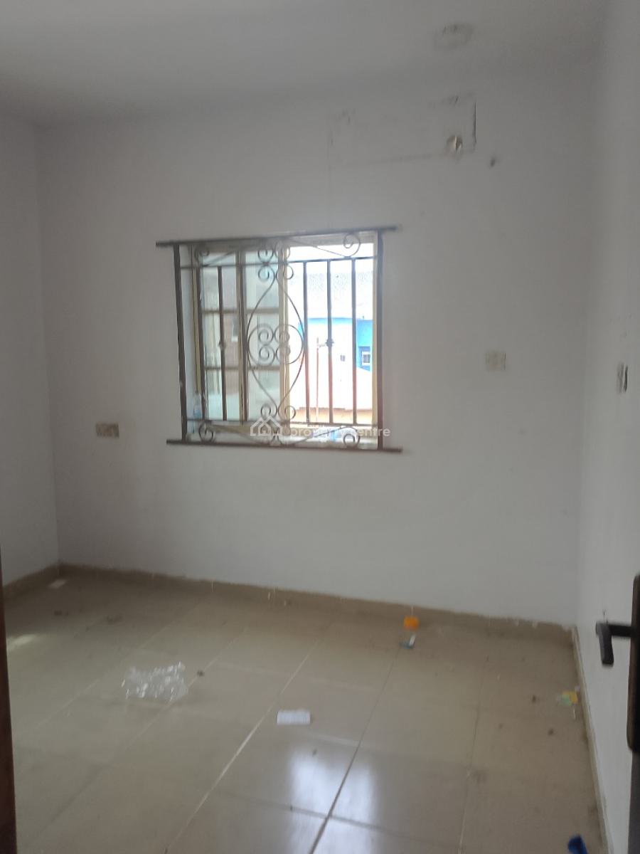 2 Bedroom Apartment Upstairs, Ologolo Lekki, Lekki, Lagos, Flat / Apartment for Rent