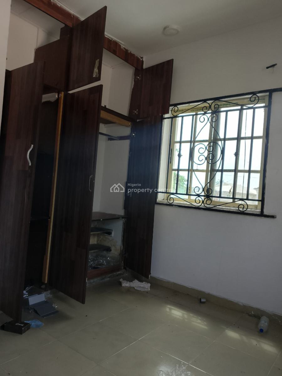 2 Bedroom Apartment Upstairs, Ologolo Lekki, Lekki, Lagos, Flat / Apartment for Rent