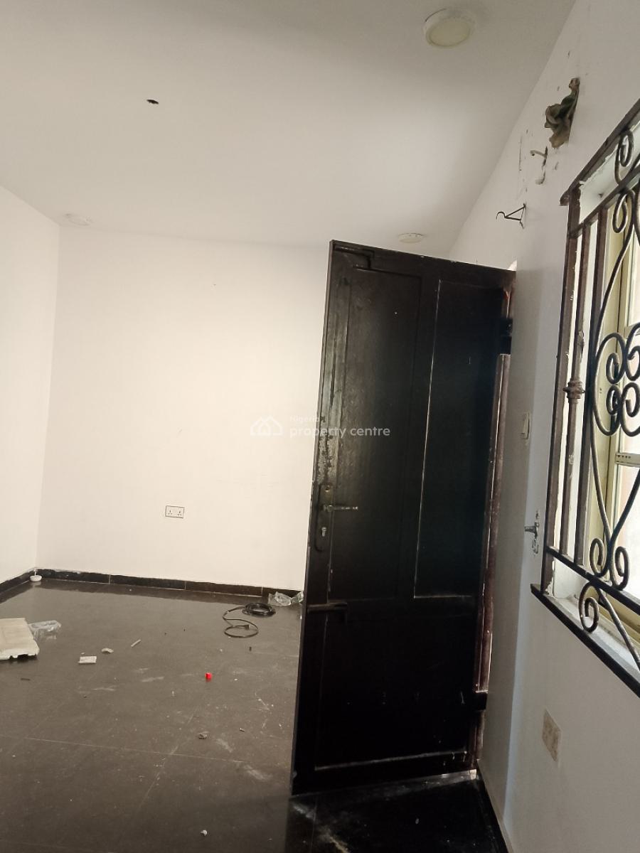 2 Bedroom Apartment Upstairs, Ologolo Lekki, Lekki, Lagos, Flat / Apartment for Rent