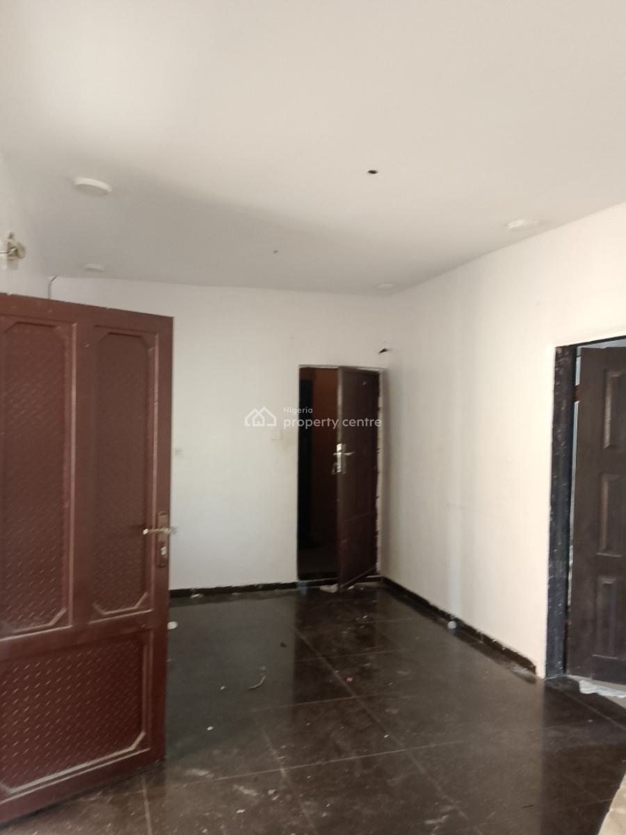 2 Bedroom Apartment Upstairs, Ologolo Lekki, Lekki, Lagos, Flat / Apartment for Rent