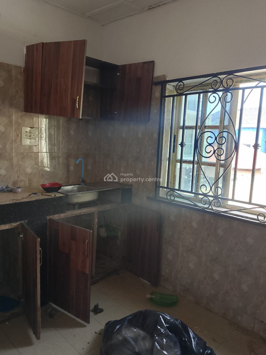 2 Bedroom Apartment Upstairs, Ologolo Lekki, Lekki, Lagos, Flat / Apartment for Rent