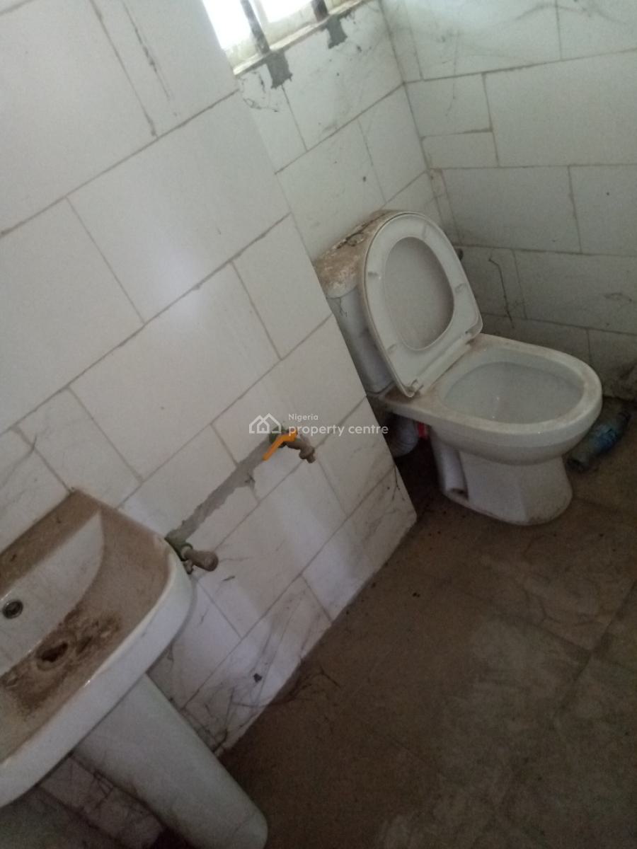 Standard Concrete Warehouse, Deide Kubwa Express, Kubwa, Abuja, Warehouse for Rent