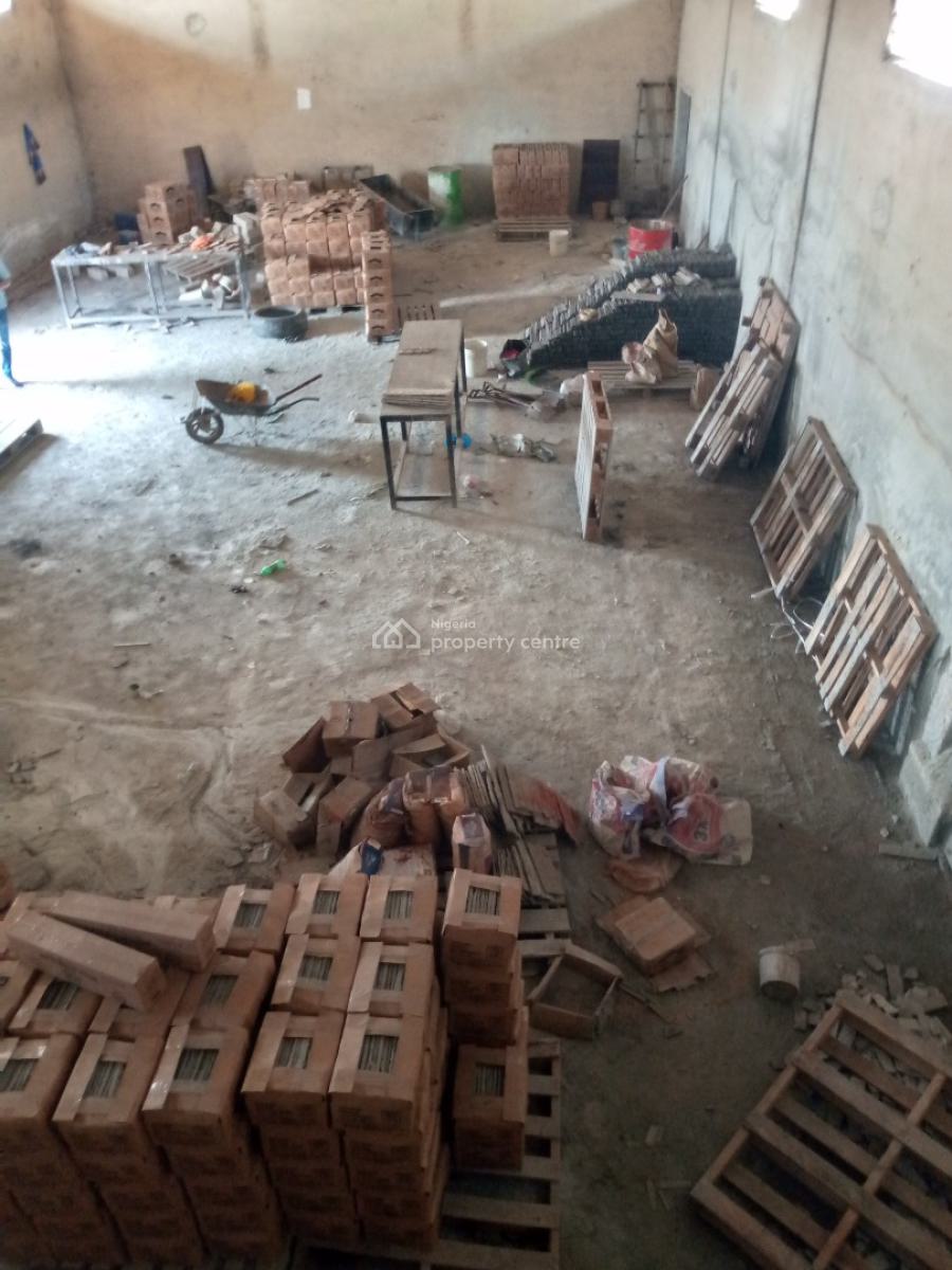 Standard Concrete Warehouse, Deide Kubwa Express, Kubwa, Abuja, Warehouse for Rent