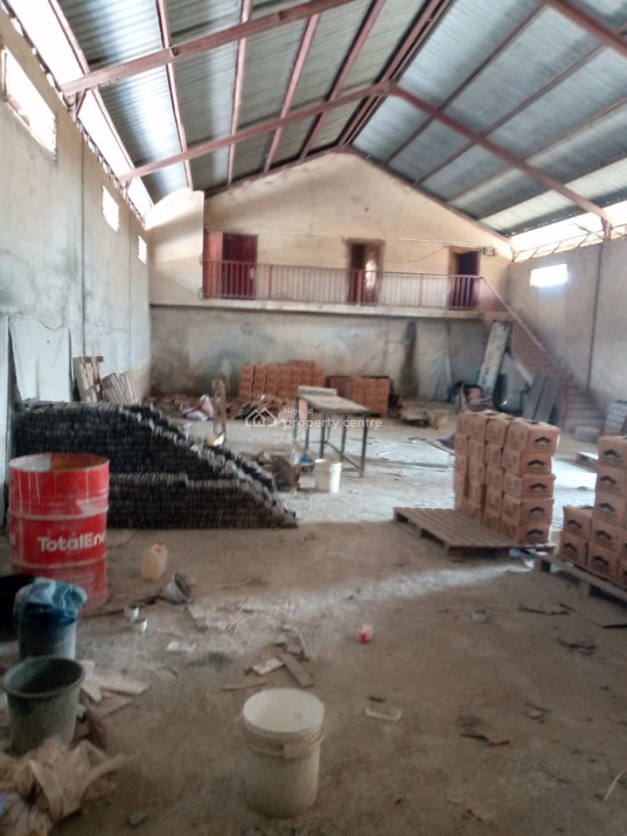 Standard Concrete Warehouse, Deide Kubwa Express, Kubwa, Abuja, Warehouse for Rent