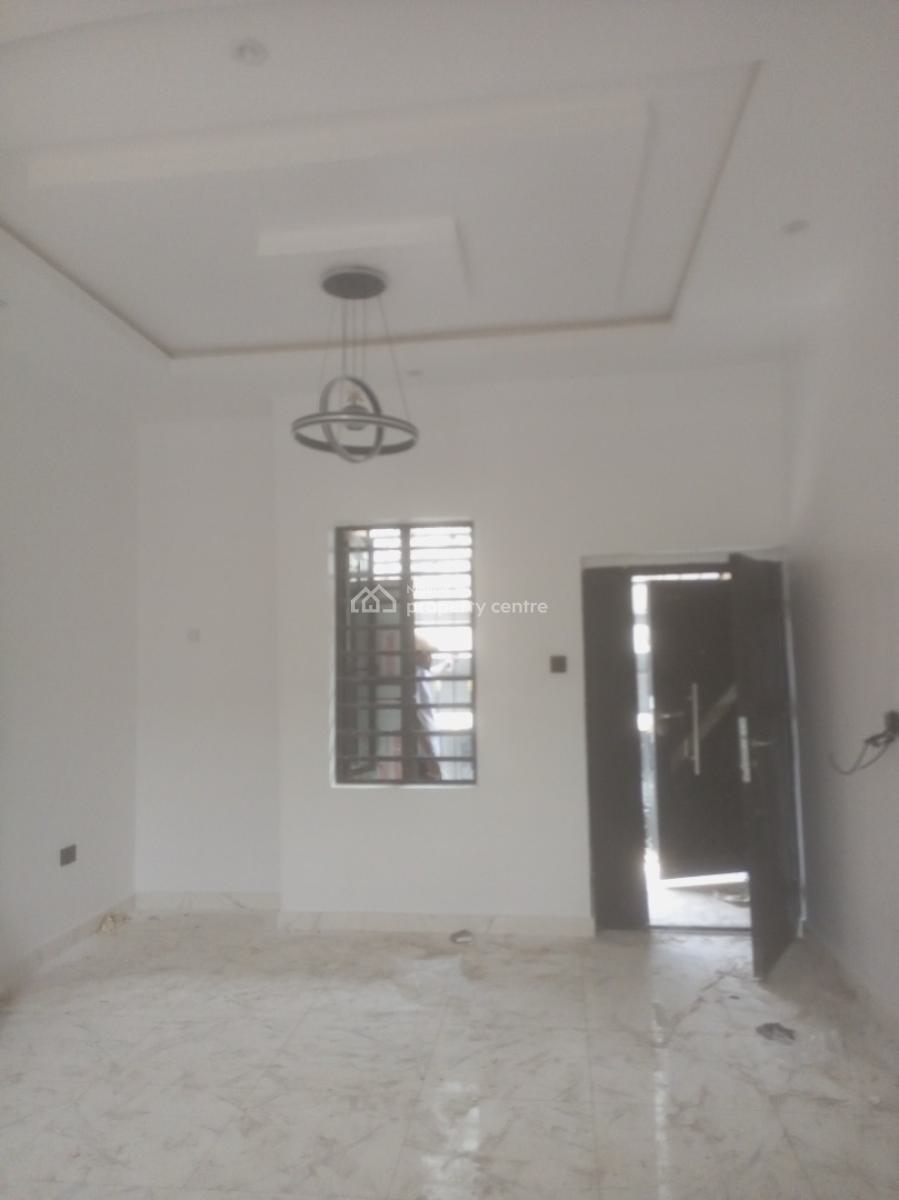 Luxury Newly Built 2 Bedroom, Hotel Bus Stop Bucknor Estate Jakande Axis., Isolo, Lagos, Flat / Apartment for Rent