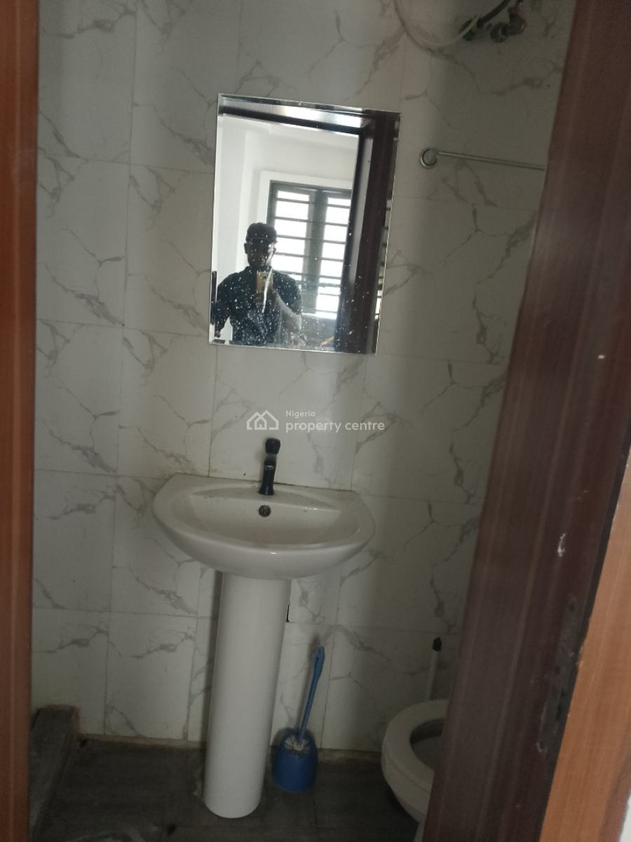 2 Bedroom Apartment, Ologolo Lekki, Lekki, Lagos, Flat / Apartment for Rent