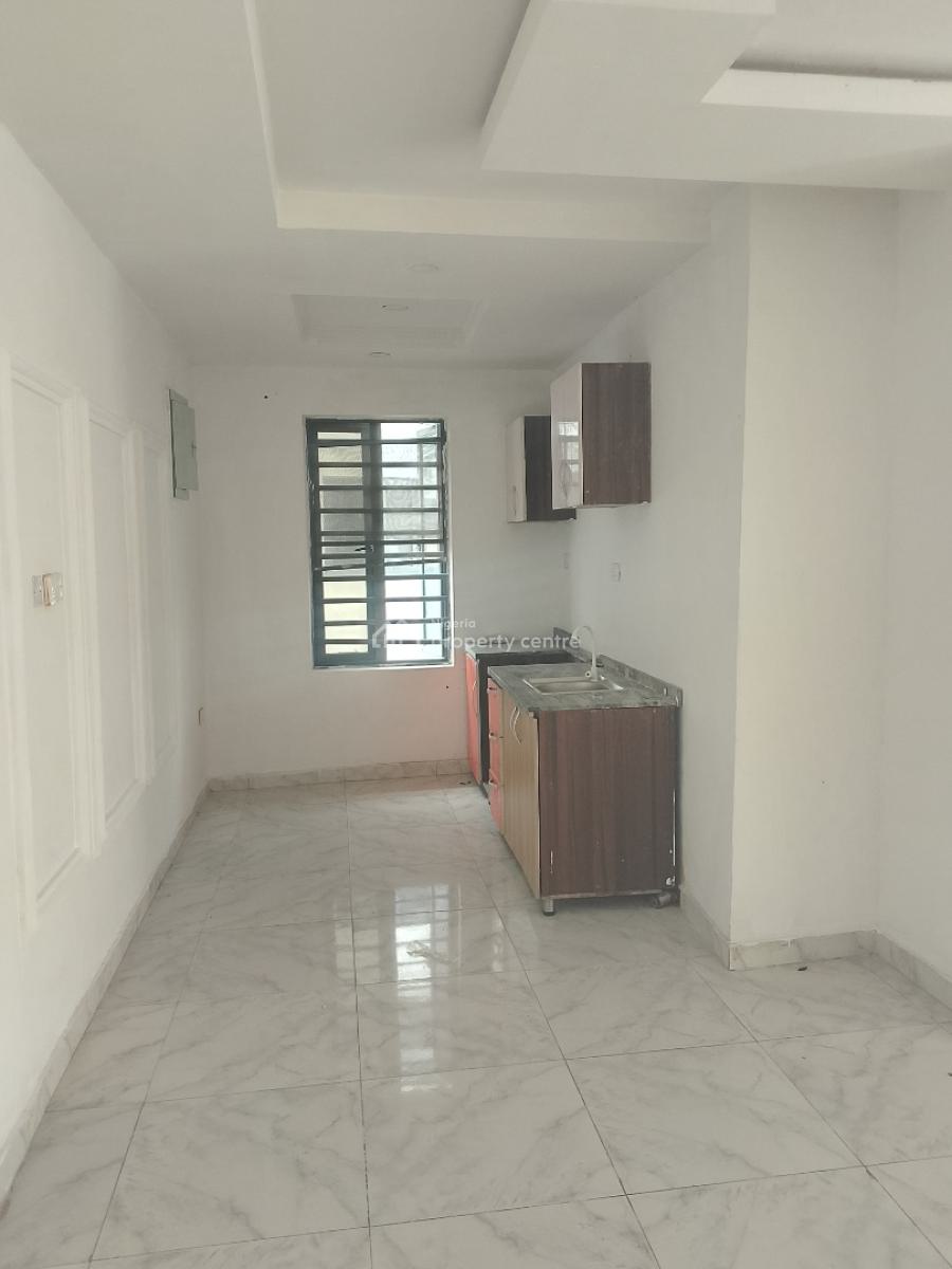2 Bedroom Apartment, Ologolo Lekki, Lekki, Lagos, Flat / Apartment for Rent