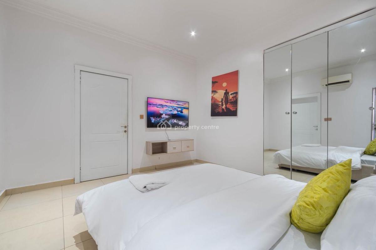 Neatly Pleasing 3 Bedroom Apartment, Ikate Elegushi, Lekki, Lagos, Flat / Apartment Short Let