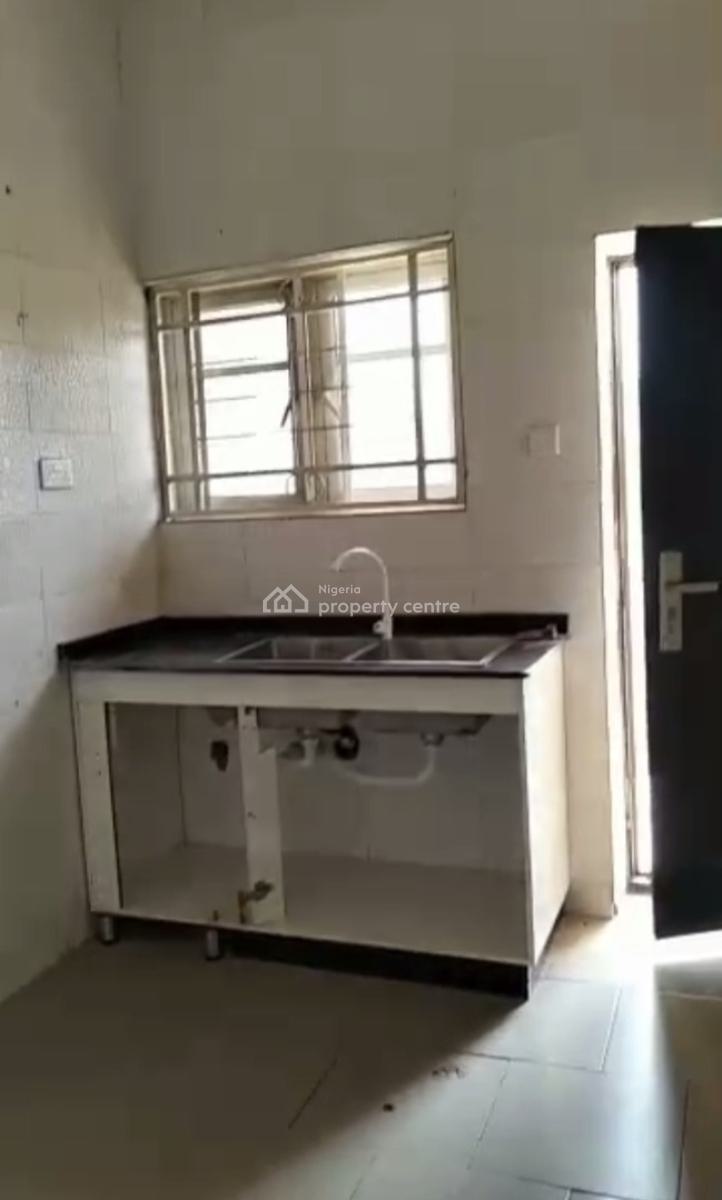 Spacious and Clean 2 Bedroom Apartment in a Block of Flats, Wuye, Abuja, Flat / Apartment for Rent