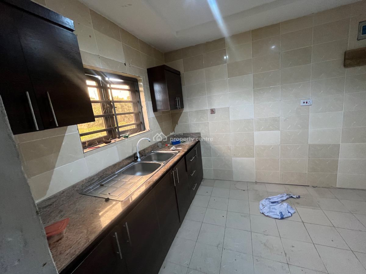 2bedroom Apartment, Gra Phase 1, Magodo, Lagos, Flat / Apartment for Rent