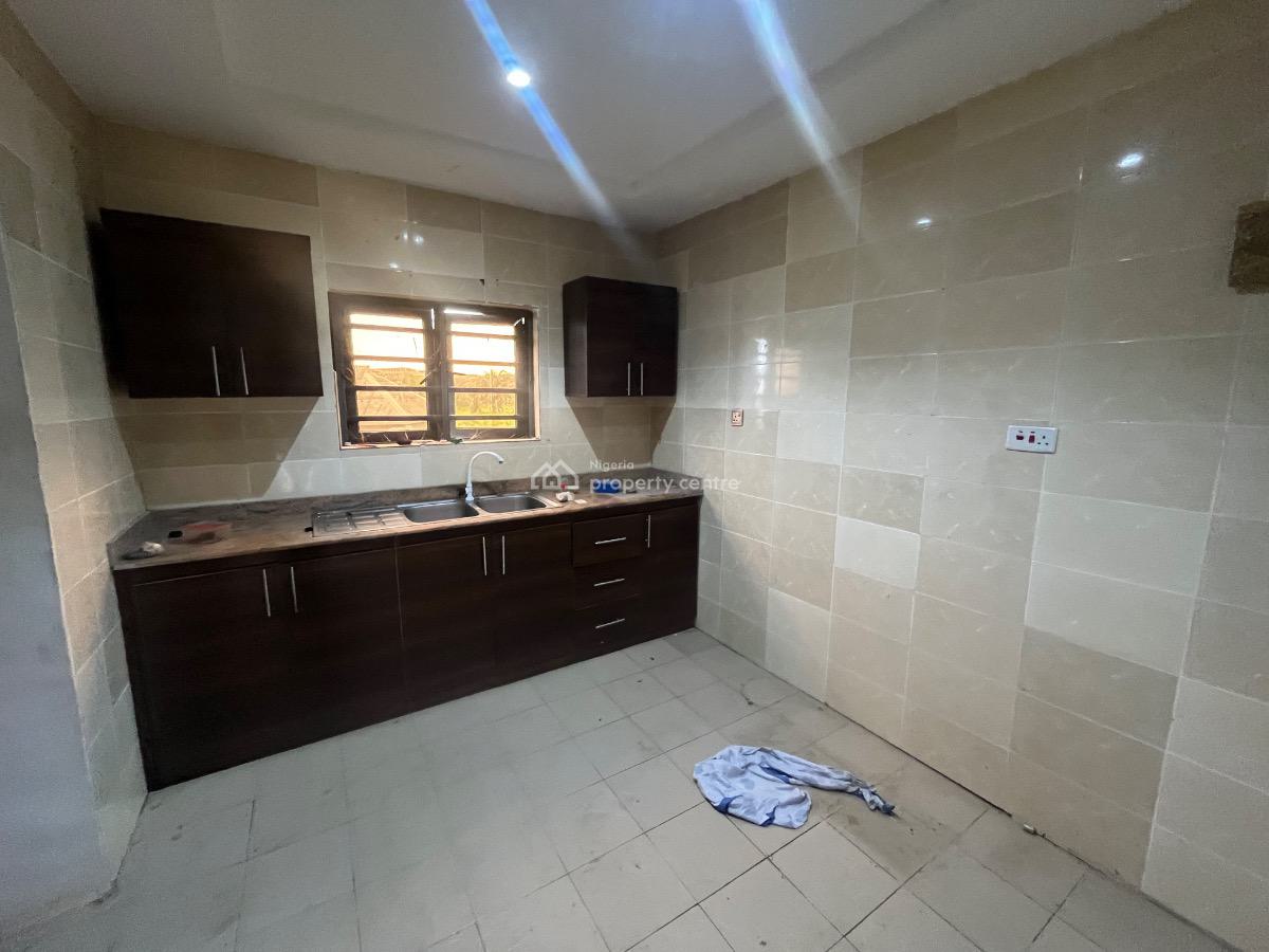 2bedroom Apartment, Gra Phase 1, Magodo, Lagos, Flat / Apartment for Rent