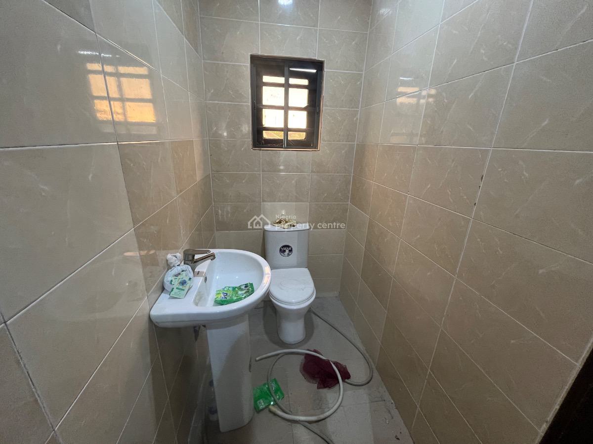 2bedroom Apartment, Gra Phase 1, Magodo, Lagos, Flat / Apartment for Rent