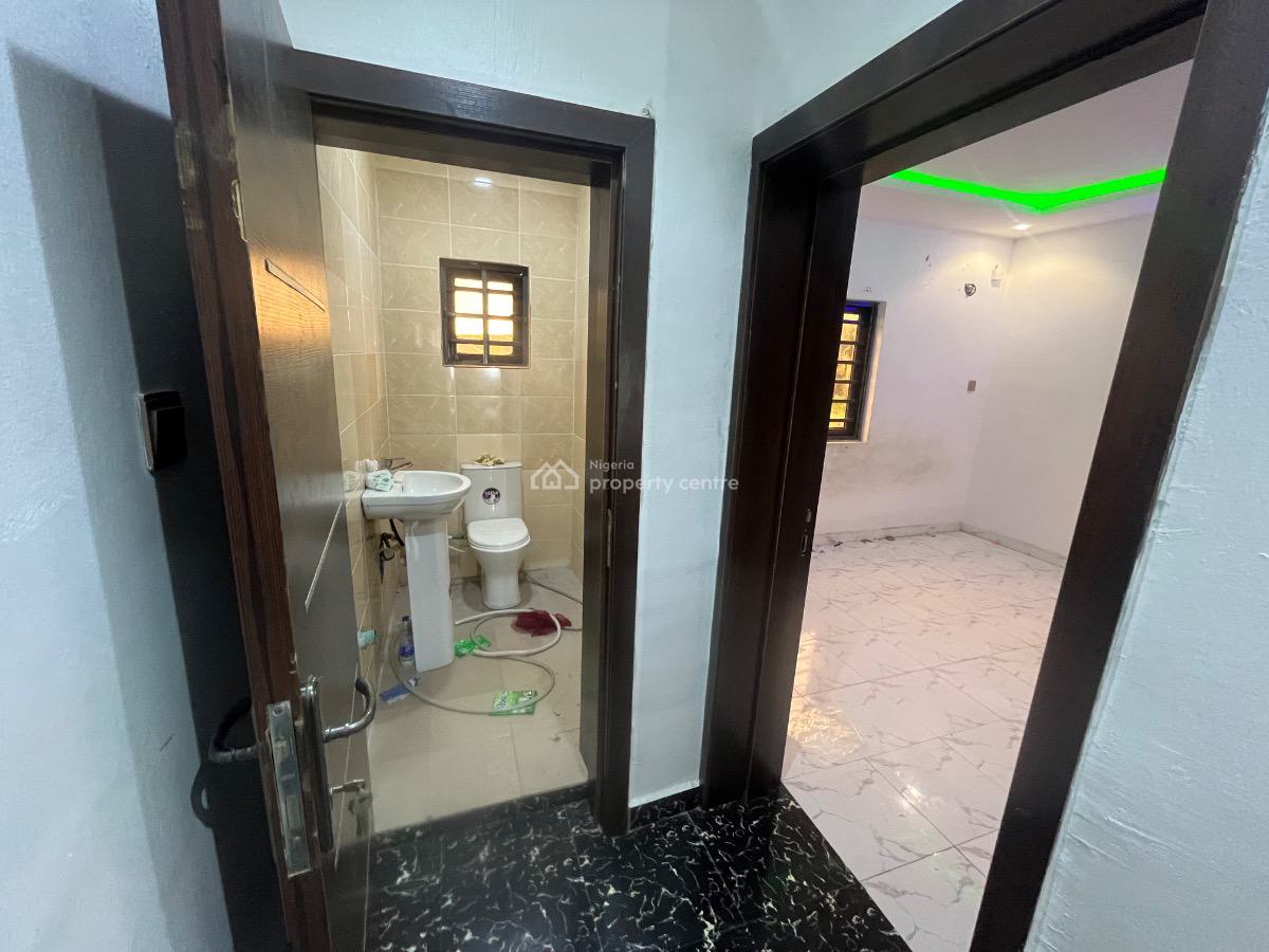 2bedroom Apartment, Gra Phase 1, Magodo, Lagos, Flat / Apartment for Rent