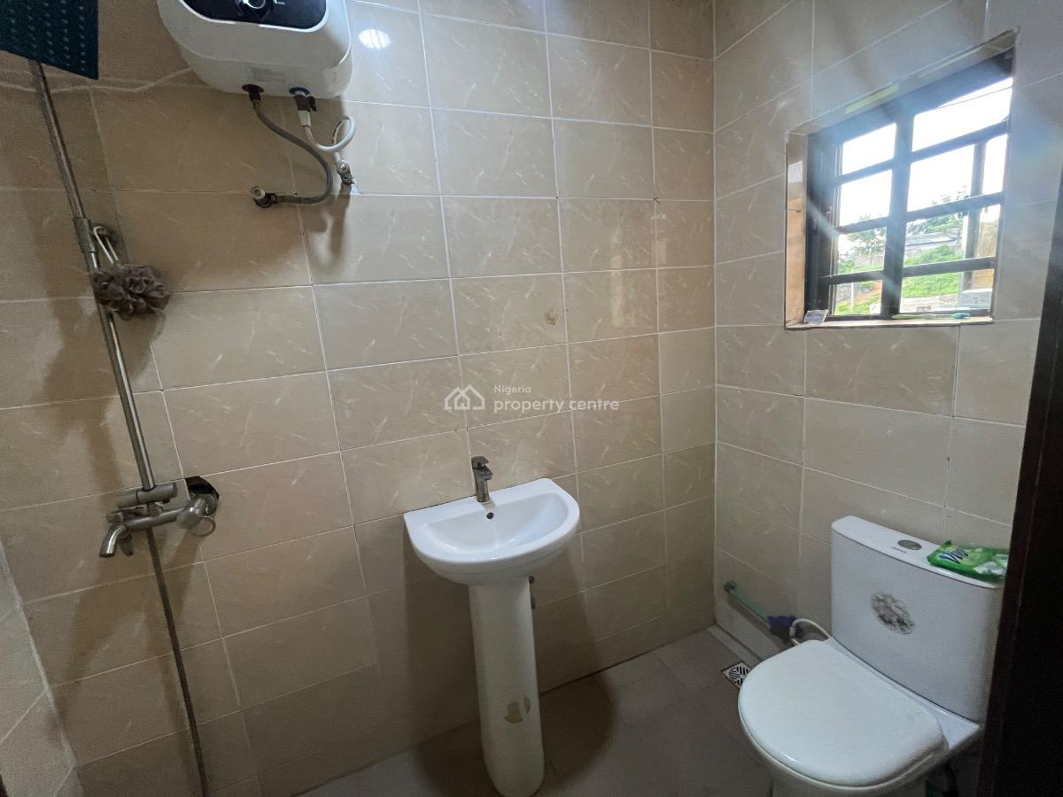 2bedroom Apartment, Gra Phase 1, Magodo, Lagos, Flat / Apartment for Rent