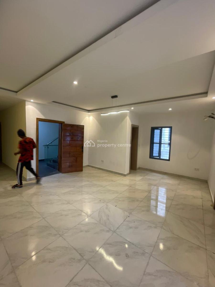 Modern 3-bedroom Flat & 4-bedroom Penthouse --- Lekki Phase 1, Pinnacle Filling Station on Lekki Right., Lekki, Lagos, House for Rent