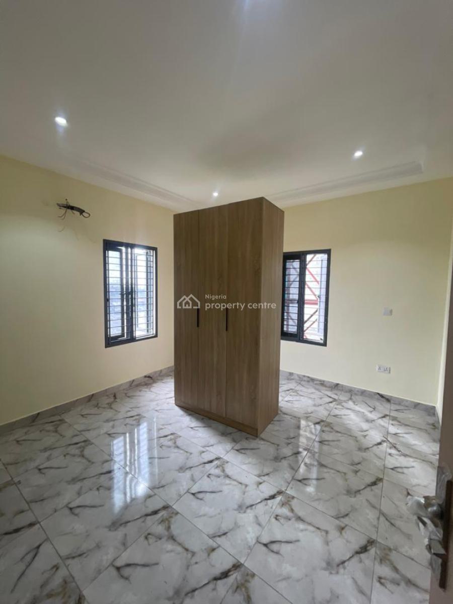 Modern 3-bedroom Flat & 4-bedroom Penthouse --- Lekki Phase 1, Pinnacle Filling Station on Lekki Right., Lekki, Lagos, House for Rent