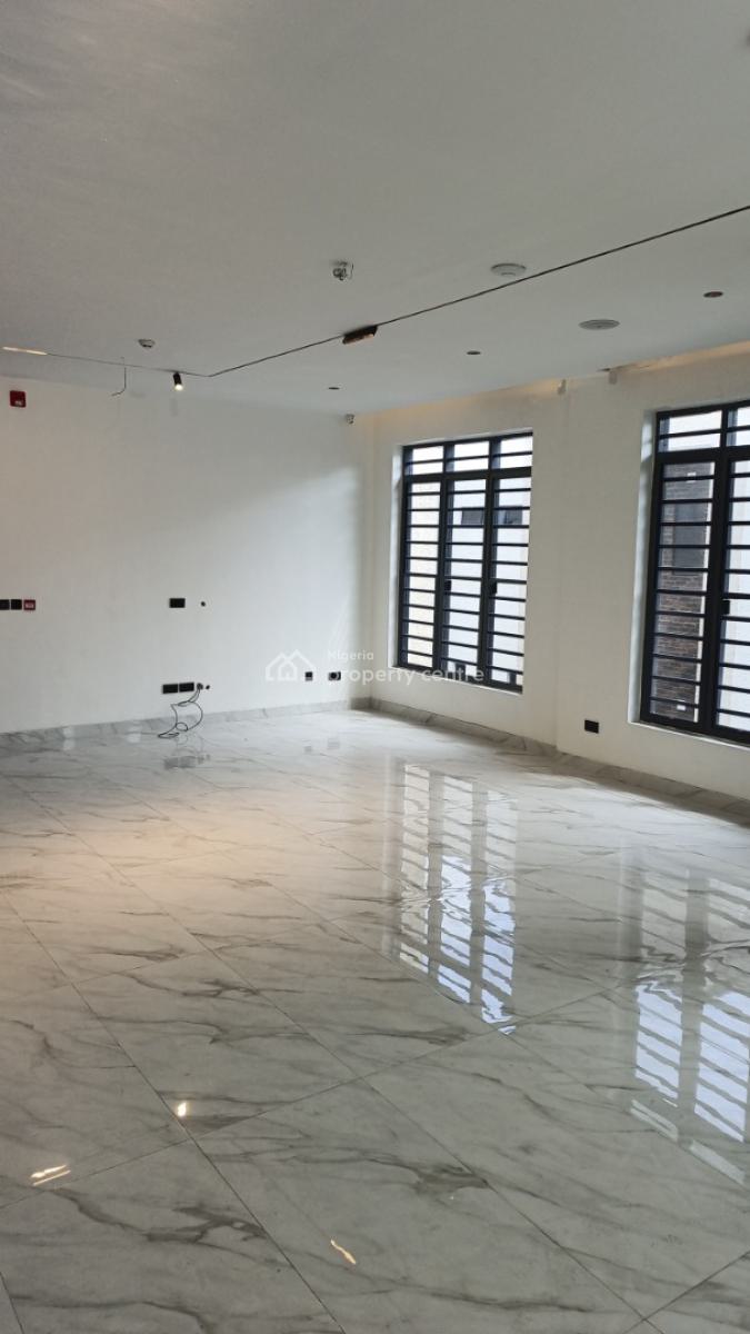 Masterpiece 4 Bedroom Penthouse with 1 Room Boys Quarters., Off Petrocam Filling Station Rd, Lekki Phase 1, Right Side., Lekki Phase 1, Lekki, Lagos, Flat / Apartment for Sale