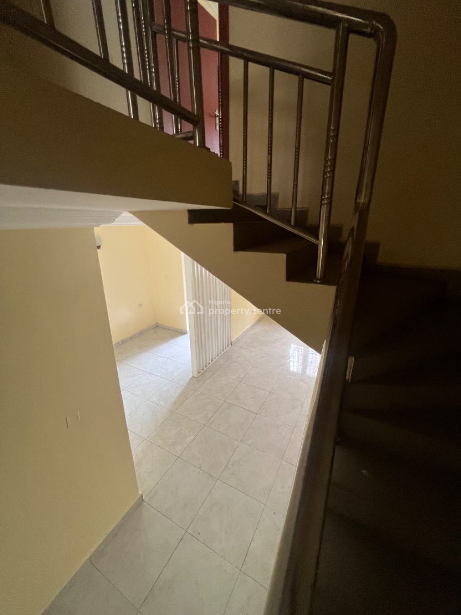 Modern & Beautiful 3-bedroom Terrace with Bq in a Secure Gated Estate, Lekki Phase 1, Lekki, Lagos, Flat / Apartment for Rent