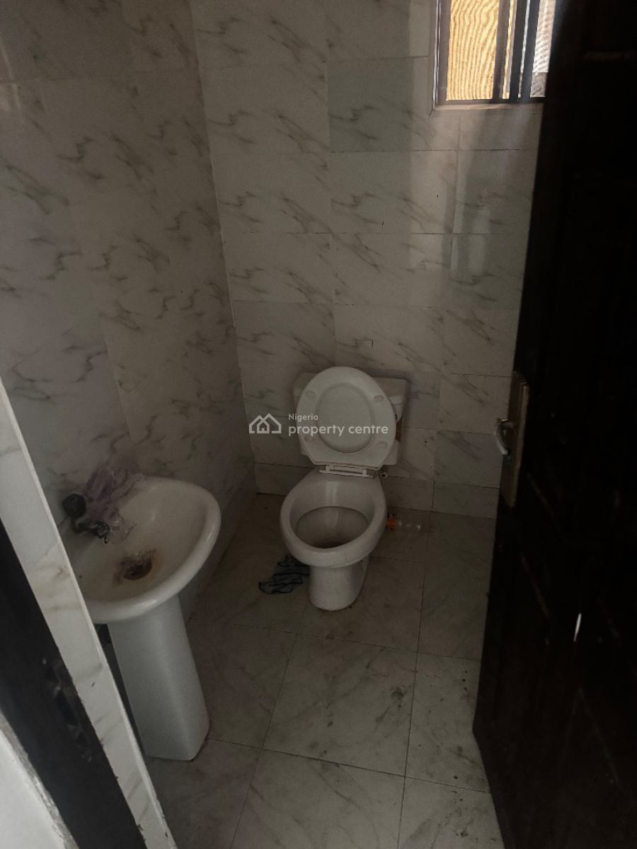 Well Maintained 2-bedroom Apartment [upstairs], Blenco, Sangotedo, Ajah, Lagos, Flat / Apartment for Rent