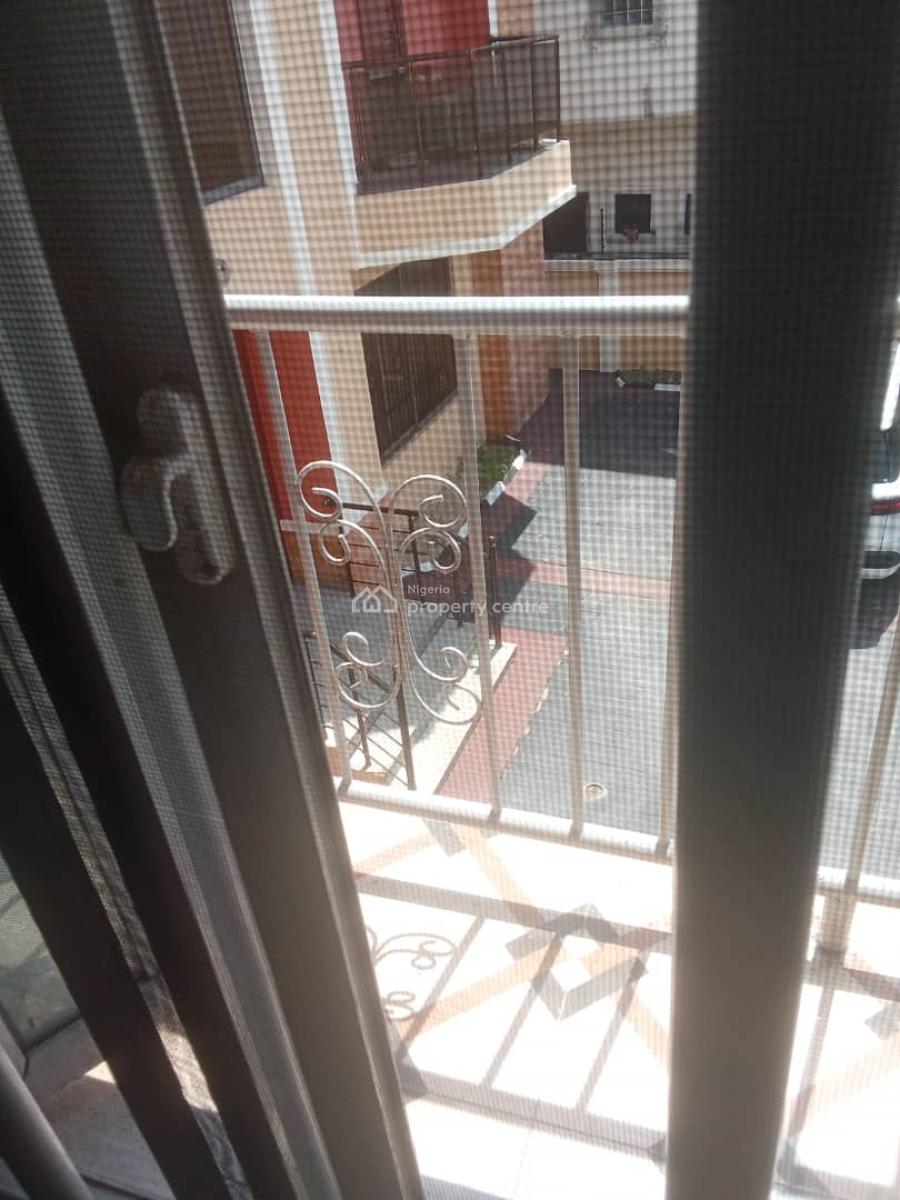 Clean 2 Bedroom Flat, Freedom Way Lekki Phase 1, Ikate Elegushi, Lekki, Lagos, Flat / Apartment for Rent