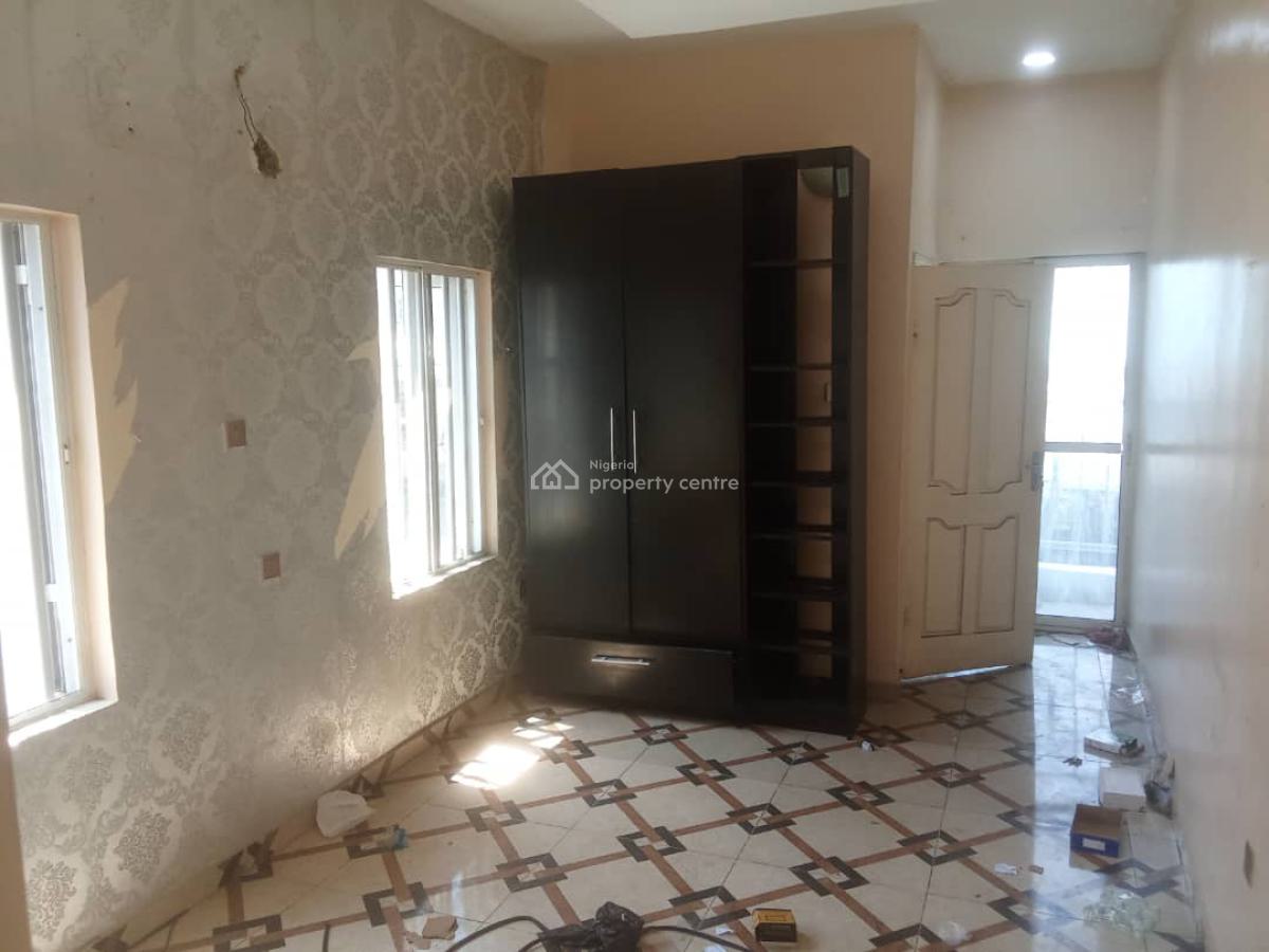 Clean 2 Bedroom Flat, Freedom Way Lekki Phase 1, Ikate Elegushi, Lekki, Lagos, Flat / Apartment for Rent