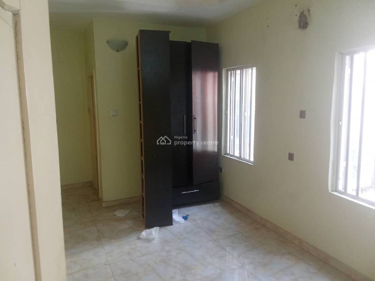 Clean 2 Bedroom Flat, Freedom Way Lekki Phase 1, Ikate Elegushi, Lekki, Lagos, Flat / Apartment for Rent