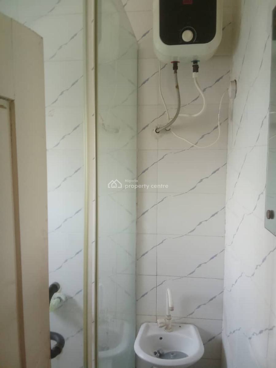 Clean 2 Bedroom Flat, Freedom Way Lekki Phase 1, Ikate Elegushi, Lekki, Lagos, Flat / Apartment for Rent