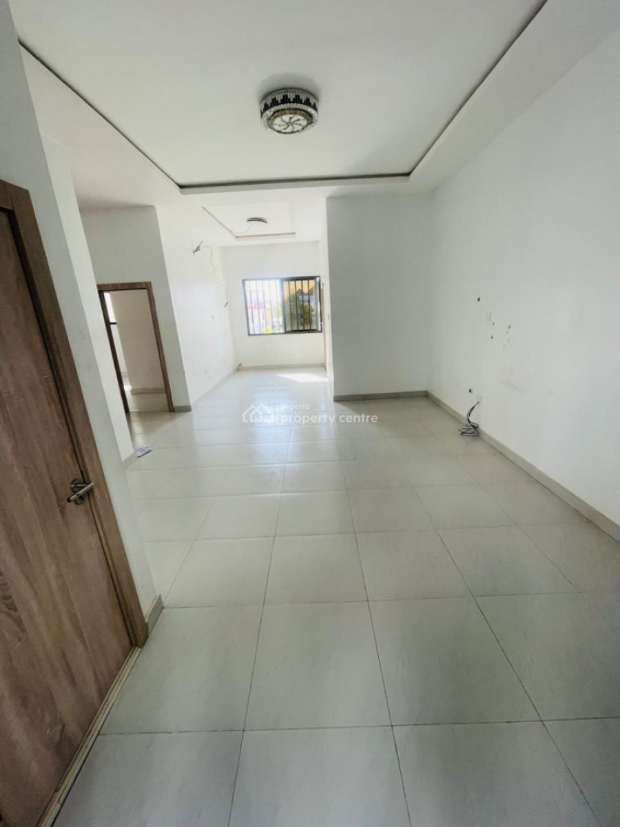 Luxury 2 Bedroom Apartment with a Fitted Kitchen & Dinning  (upstairs), Sangotendo, Ajah, Lagos, Flat / Apartment for Rent