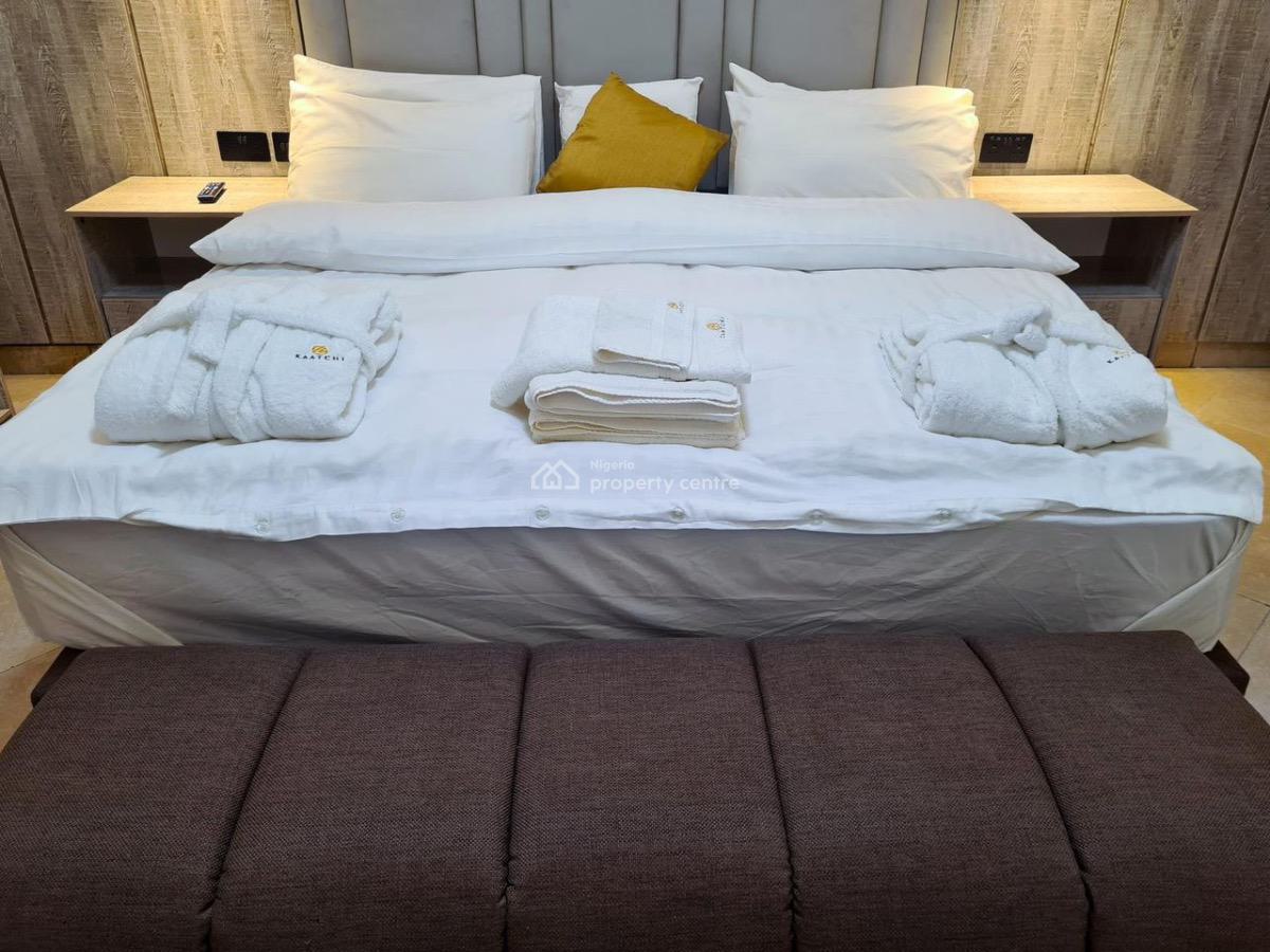 Fully Furnished & Serviced Luxury 3bedrooms Apartment with  Pool, Off Admiralty Way, Lekki Phase 1, Lekki, Lagos, Flat / Apartment for Rent