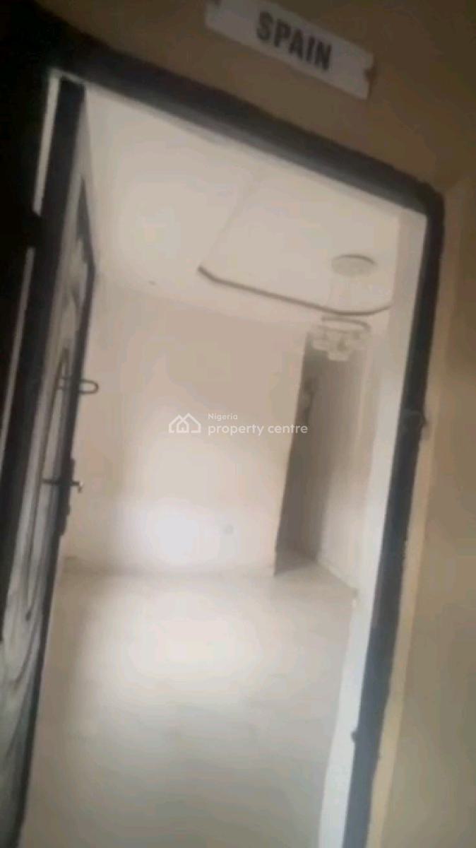 Standard and Executive Mini Flat, Makoko, Makoko, Yaba, Lagos, Mini Flat (room and Parlour) for Rent