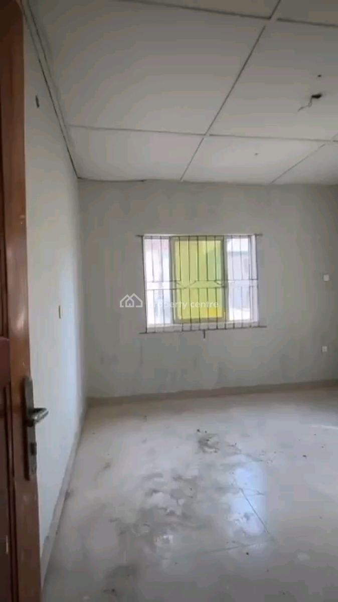 Standard and Spacious 3 Bedroom Flat, Soluyu, Soluyi, Gbagada, Lagos, Flat / Apartment for Rent