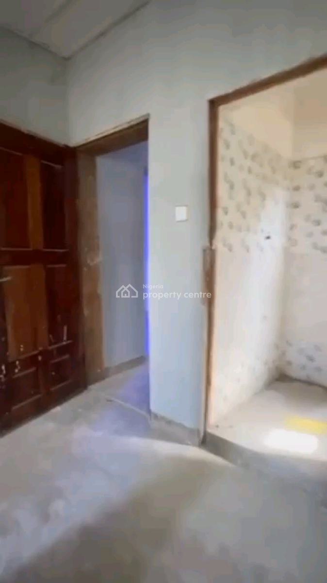 Standard and Spacious 3 Bedroom Flat, Soluyu, Soluyi, Gbagada, Lagos, Flat / Apartment for Rent