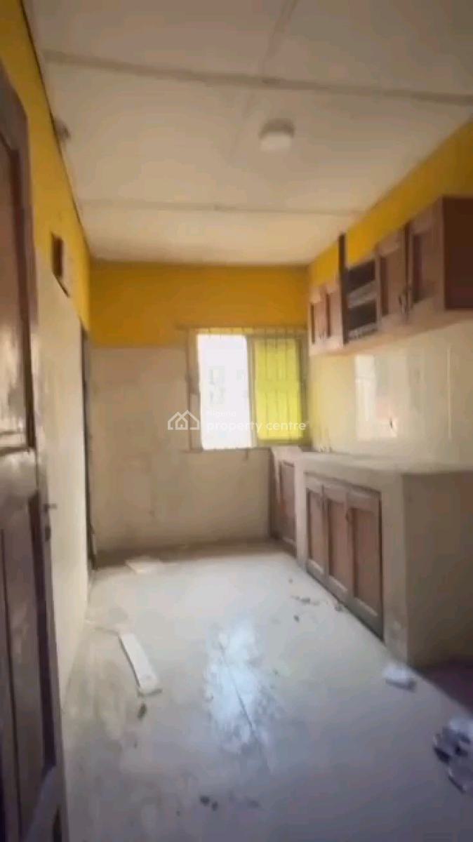 Standard and Spacious 3 Bedroom Flat, Soluyu, Soluyi, Gbagada, Lagos, Flat / Apartment for Rent