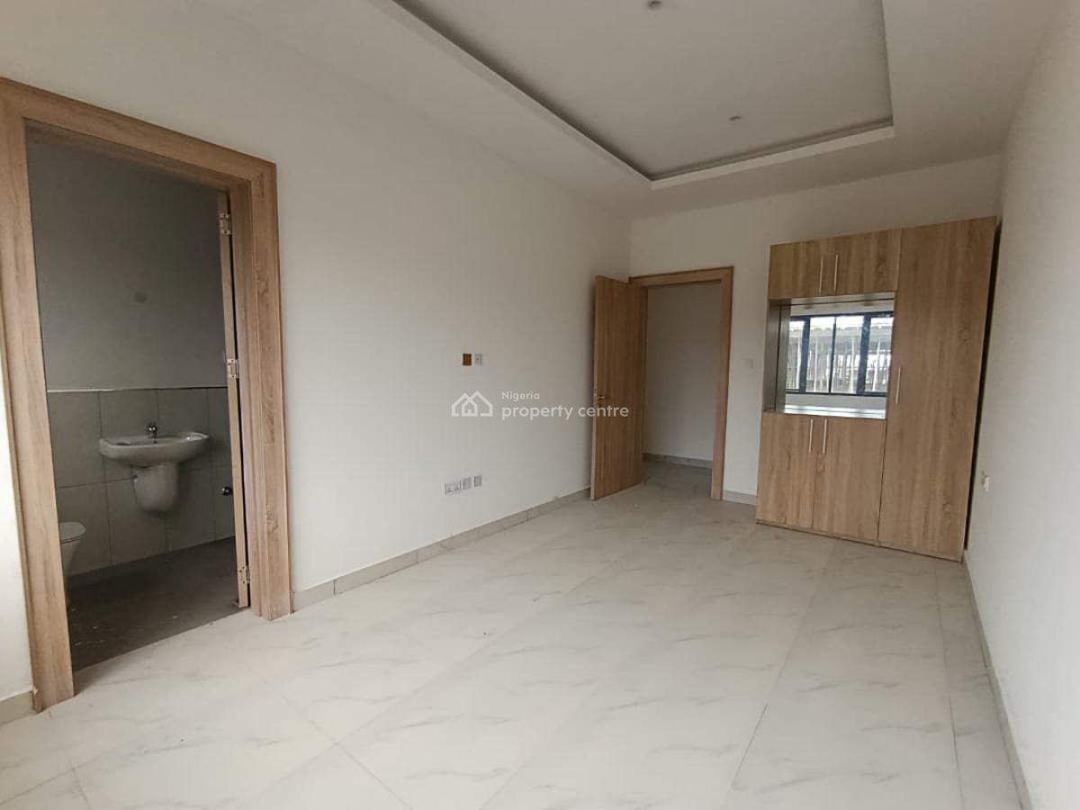 2 Bedroom Apartment with Gym, Swimming Pool & Boys Quarters, Lekki Phase 1, Lekki, Lagos, Flat / Apartment for Sale