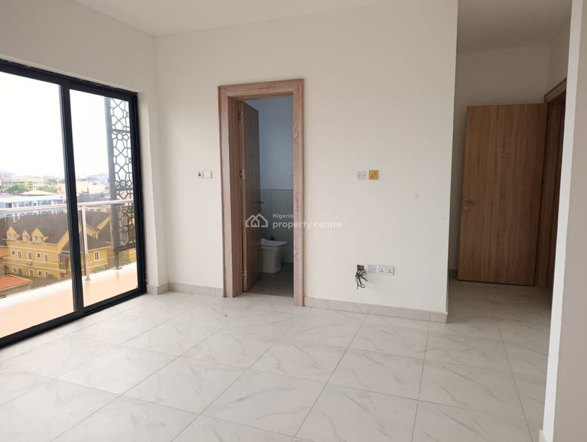 2 Bedroom Apartment with Gym, Swimming Pool & Boys Quarters, Lekki Phase 1, Lekki, Lagos, Flat / Apartment for Sale