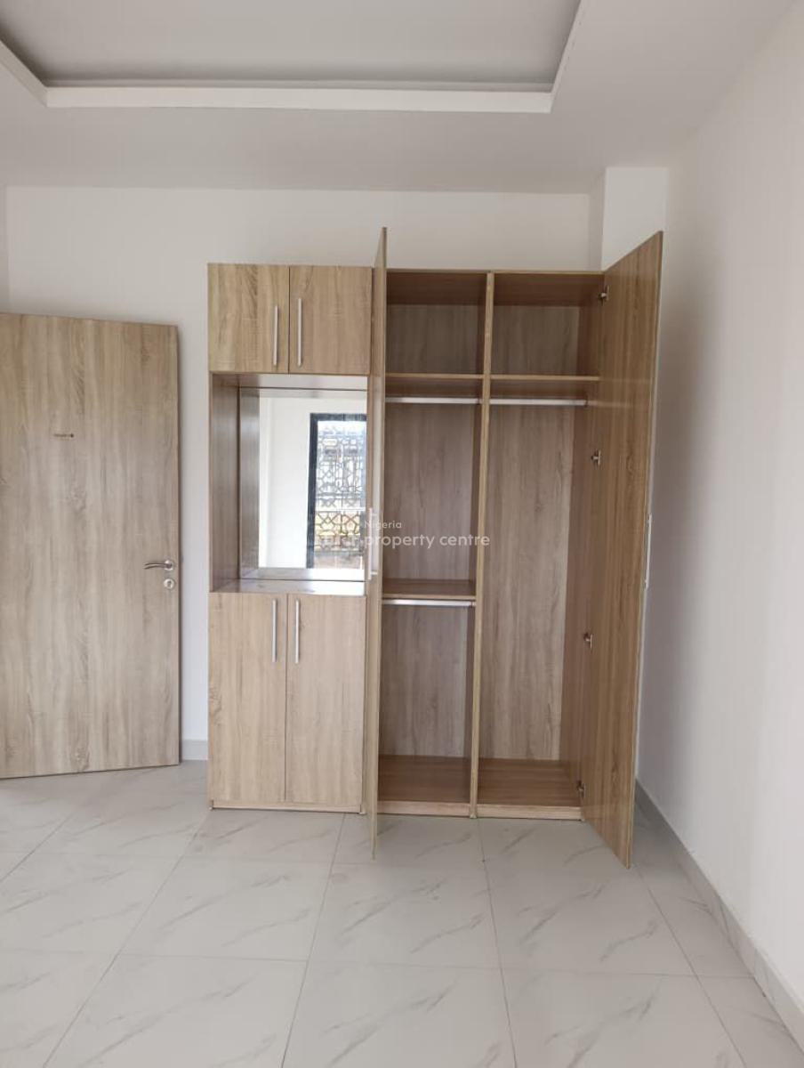 2 Bedroom Apartment with Gym, Swimming Pool & Boys Quarters, Lekki Phase 1, Lekki, Lagos, Flat / Apartment for Sale