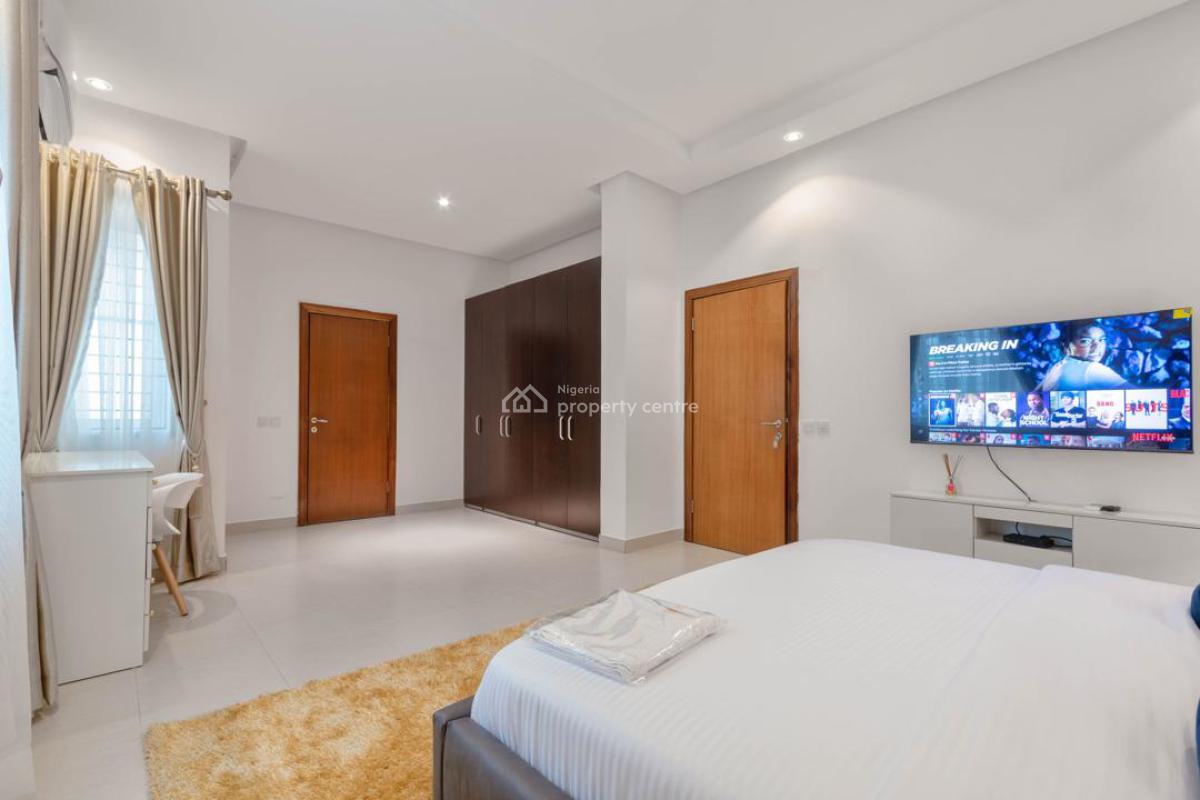 Luxuriously Furnished 3 Bedroom Apartment, Lekki Phase 1, Lekki, Lagos, Flat / Apartment Short Let