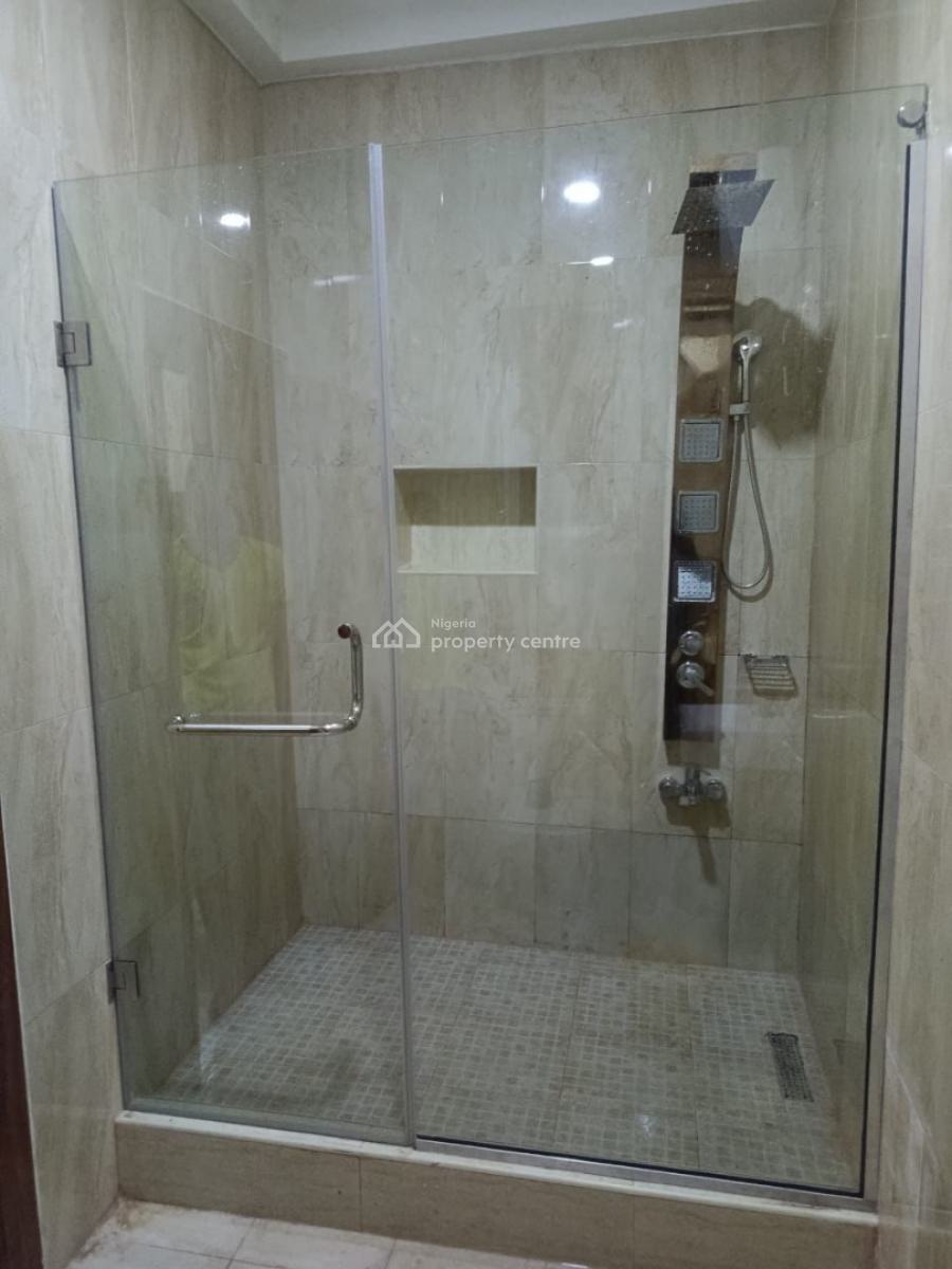 Exquisite 3 Bedroom Apartment with Gym, Admiralty Way, Lekki Phase 1, Lekki, Lagos, Flat / Apartment Short Let