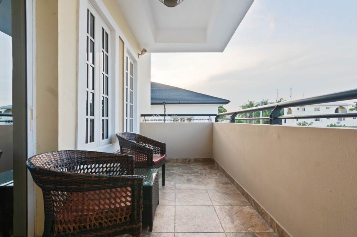 Exquisite 3 Bedroom Apartment with Gym, Admiralty Way, Lekki Phase 1, Lekki, Lagos, Flat / Apartment Short Let