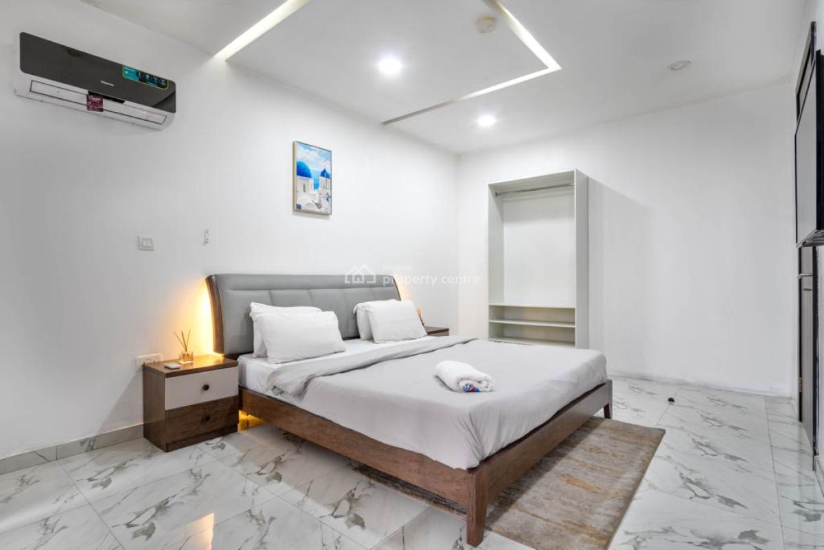 3-bedroom Waterfront Apartment with Snooker, Table Tennis, and Ps5 *av, Lekki Phase 1, Lekki, Lagos, Flat / Apartment Short Let