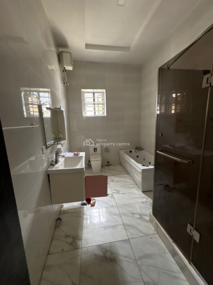 Spacious Master Bedroom in a Shared Apartment, Ikota Gra, Ikota Lekki Lagos, Ikota, Lekki, Lagos, Flat / Apartment for Rent